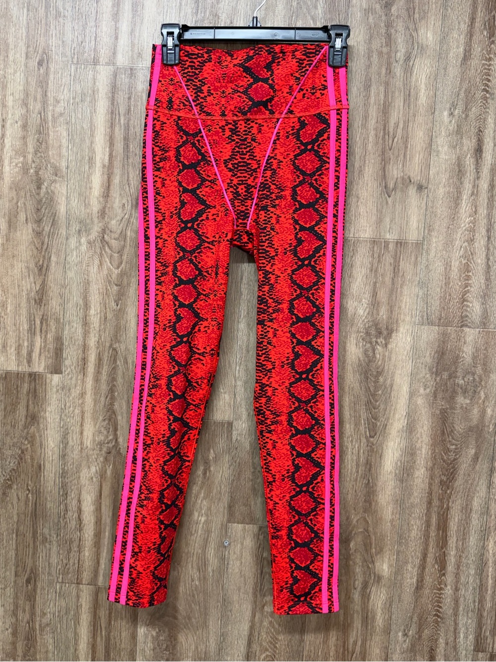 NEW adidas x IVY PARK Heart collection sports bra and matching leggings set - Picture 4 of 12